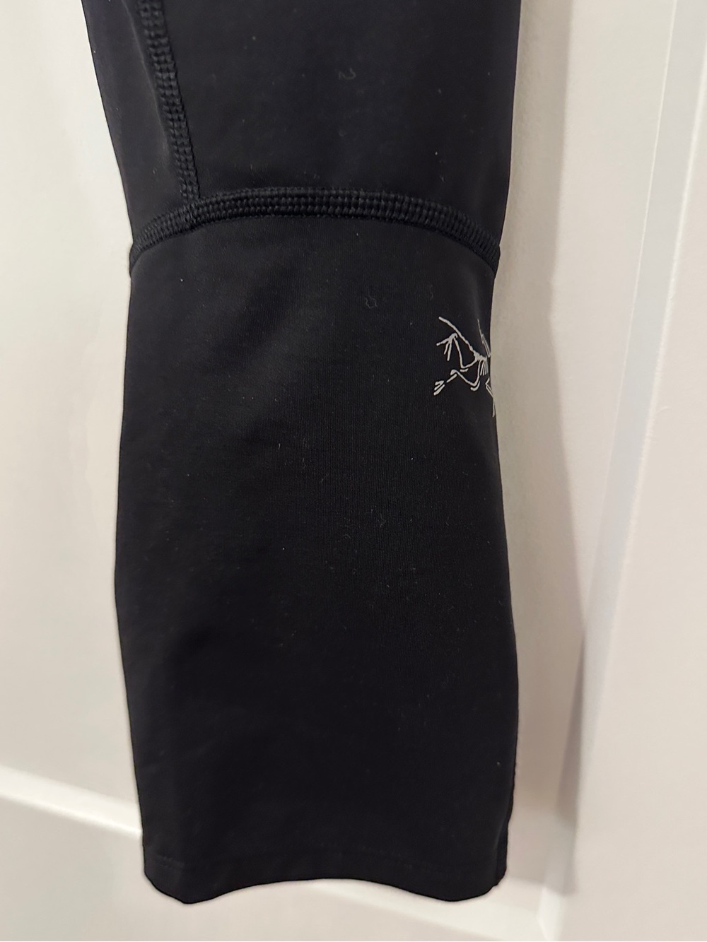 Arc'teryx Black Athletic Capris with Reflective Accents Size Medium Women’s - Picture 7 of 13
